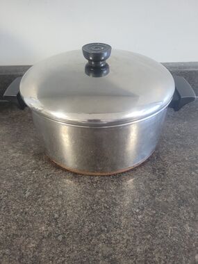 Revere Ware 4 1/2 Stainless Steel pot with Lid and Black Handles - Silver